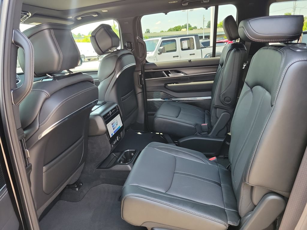 New 2026 Jeep Grand Wagoneer Summit AWD/4WD image 9
