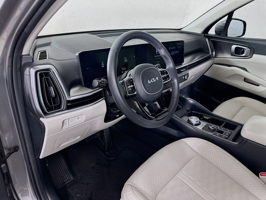 Used 2025 Kia Sorento EX w/ EX Panoramic Sunroof Package FWD image 9