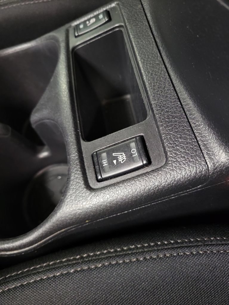 Used 2018 Nissan Rogue SV w/ Premium Package AWD/4WD image 17
