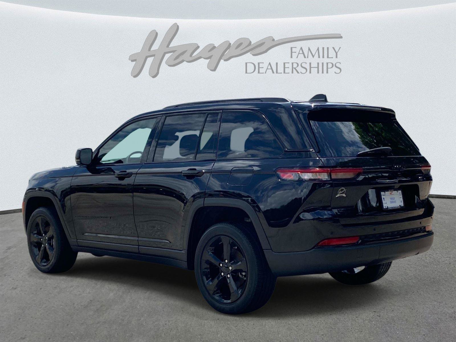 Used 2024 Jeep Grand Cherokee Altitude AWD/4WD image 6