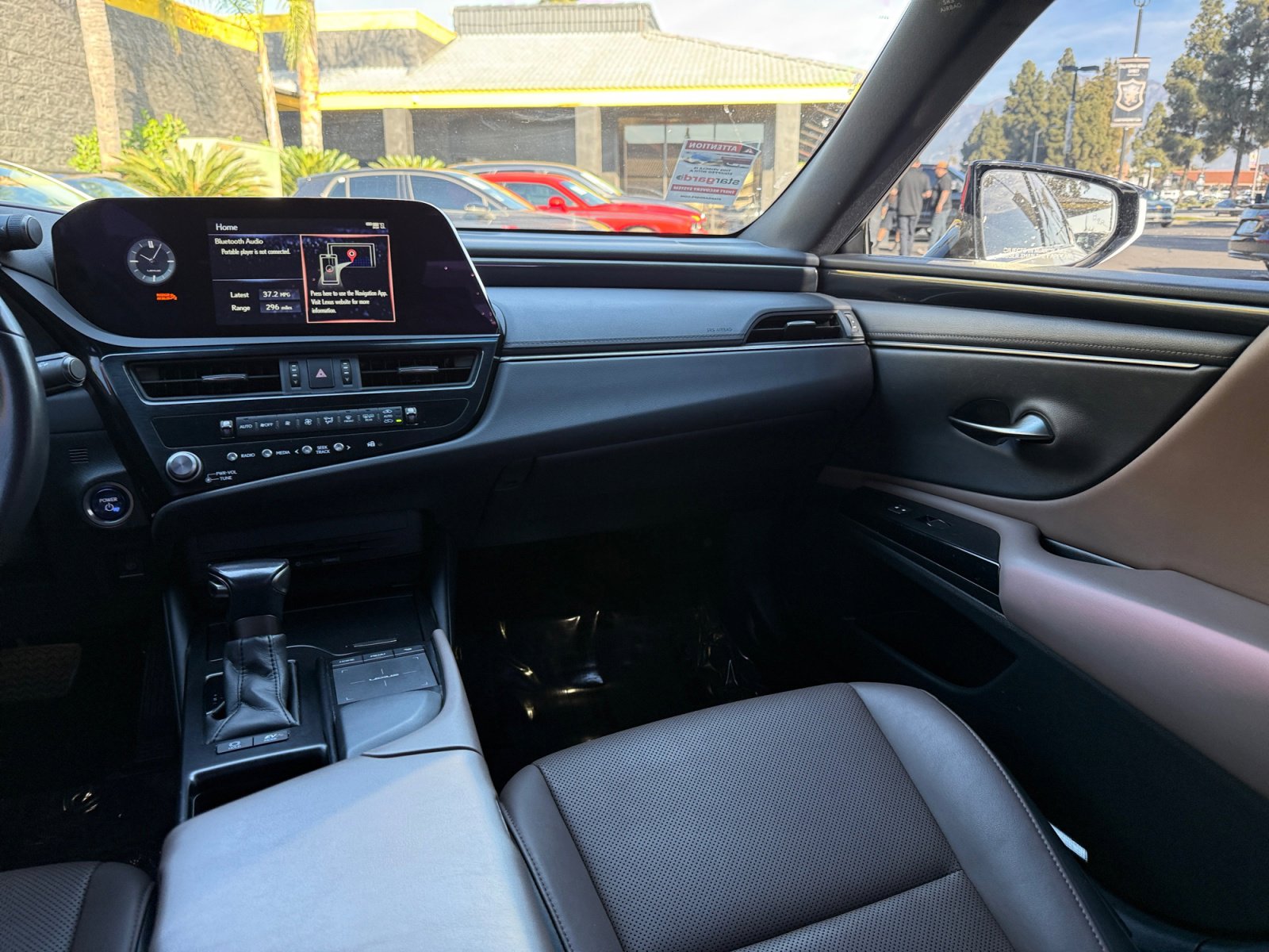 Used 2022 Lexus ES 300h w/ Accessory Package image 23