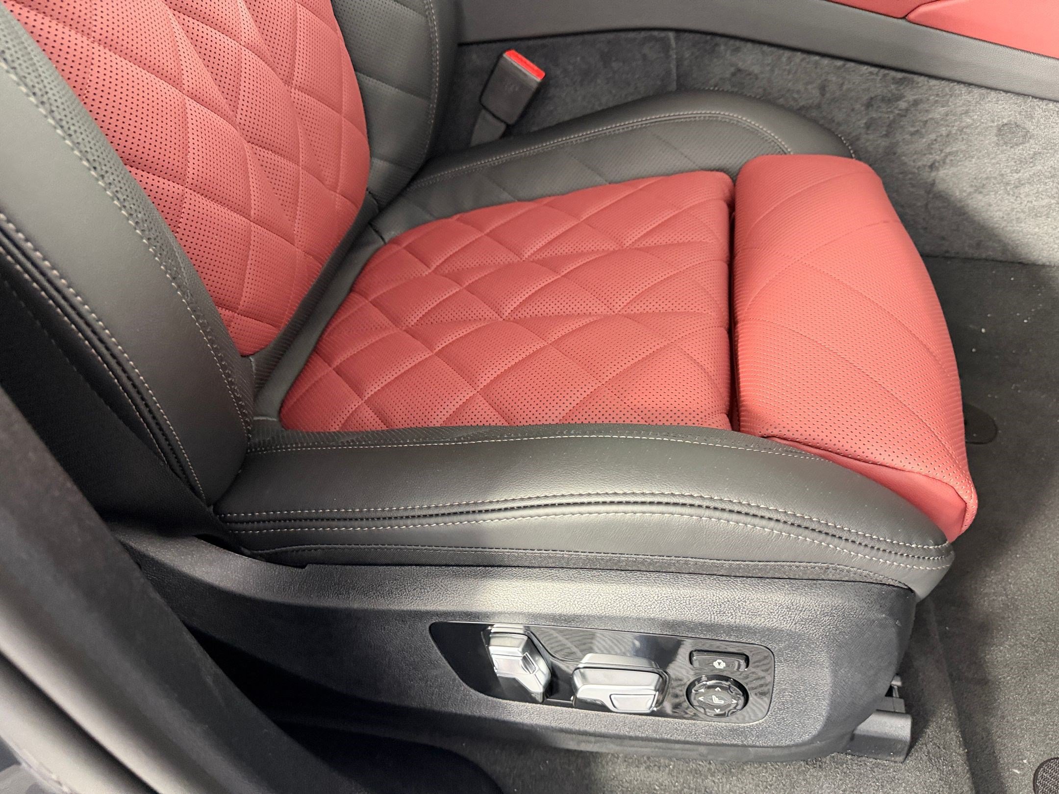 New 2027 BMW X6 M60i AWD/4WD image 34