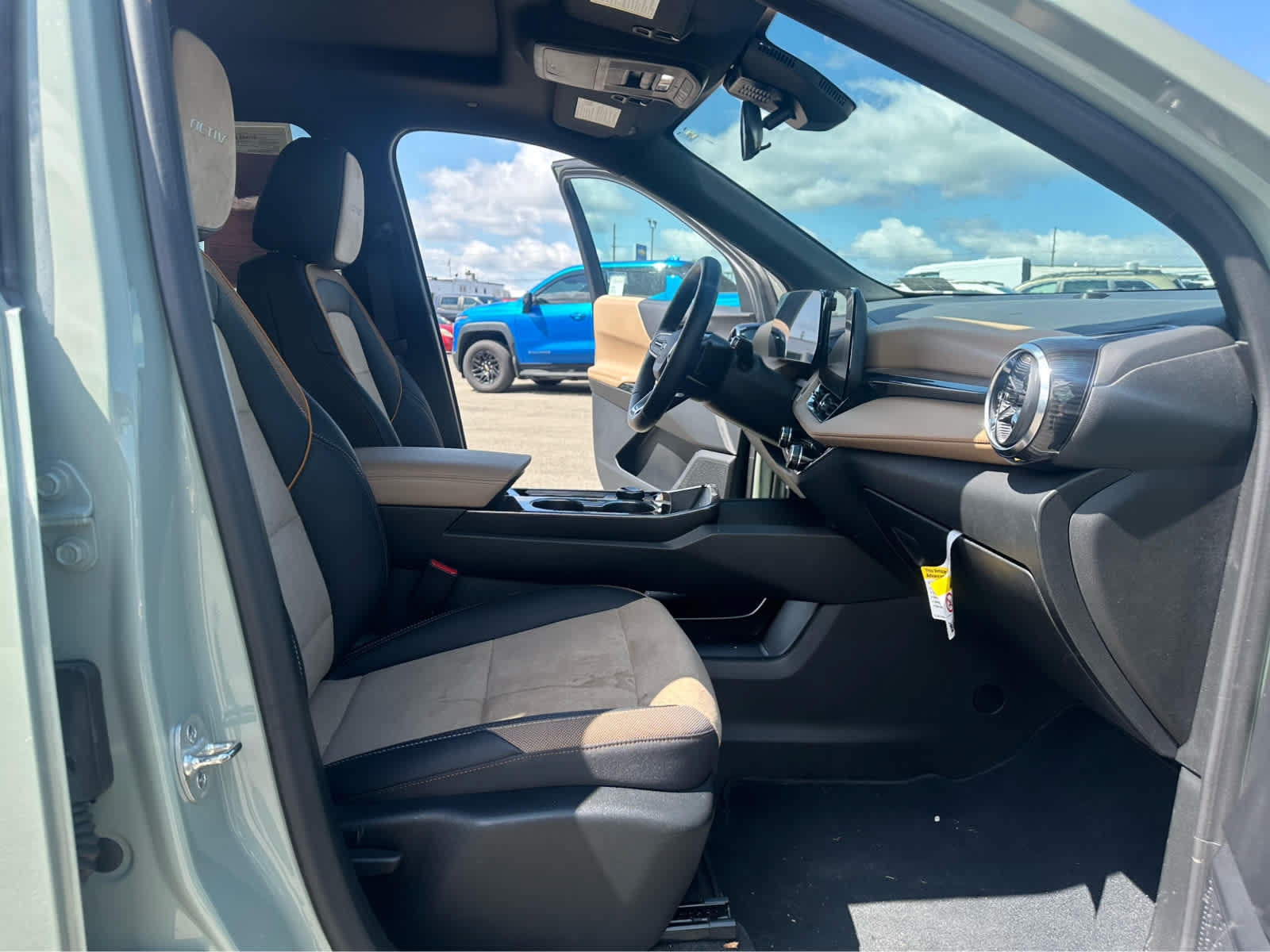 Used 2025 Chevrolet Equinox ACTIV AWD/4WD image 19