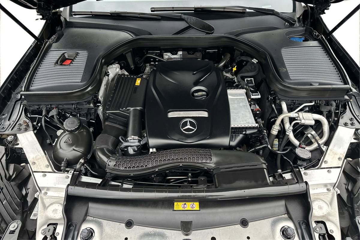 Used 2018 Mercedes-Benz GLC 300 w/ Premium Package image 25