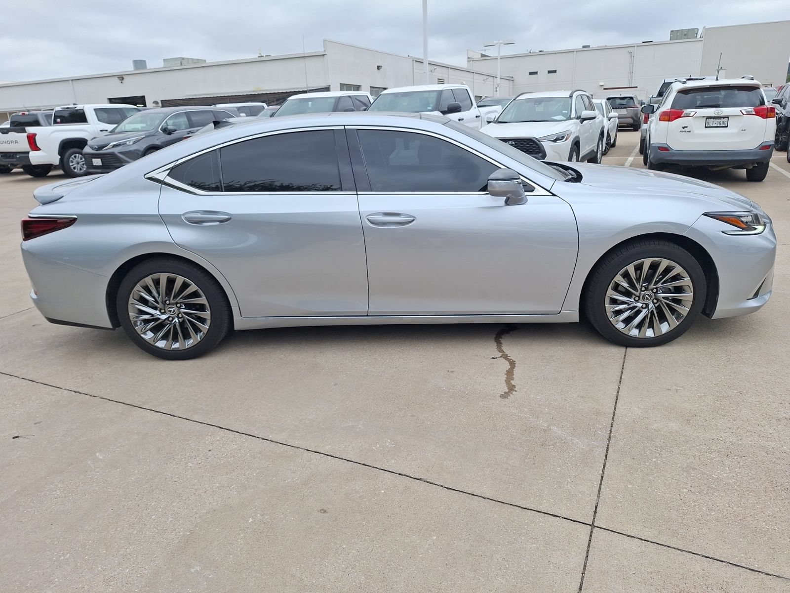 Used 2025 Lexus ES 350 Ultra Luxury FWD image 7
