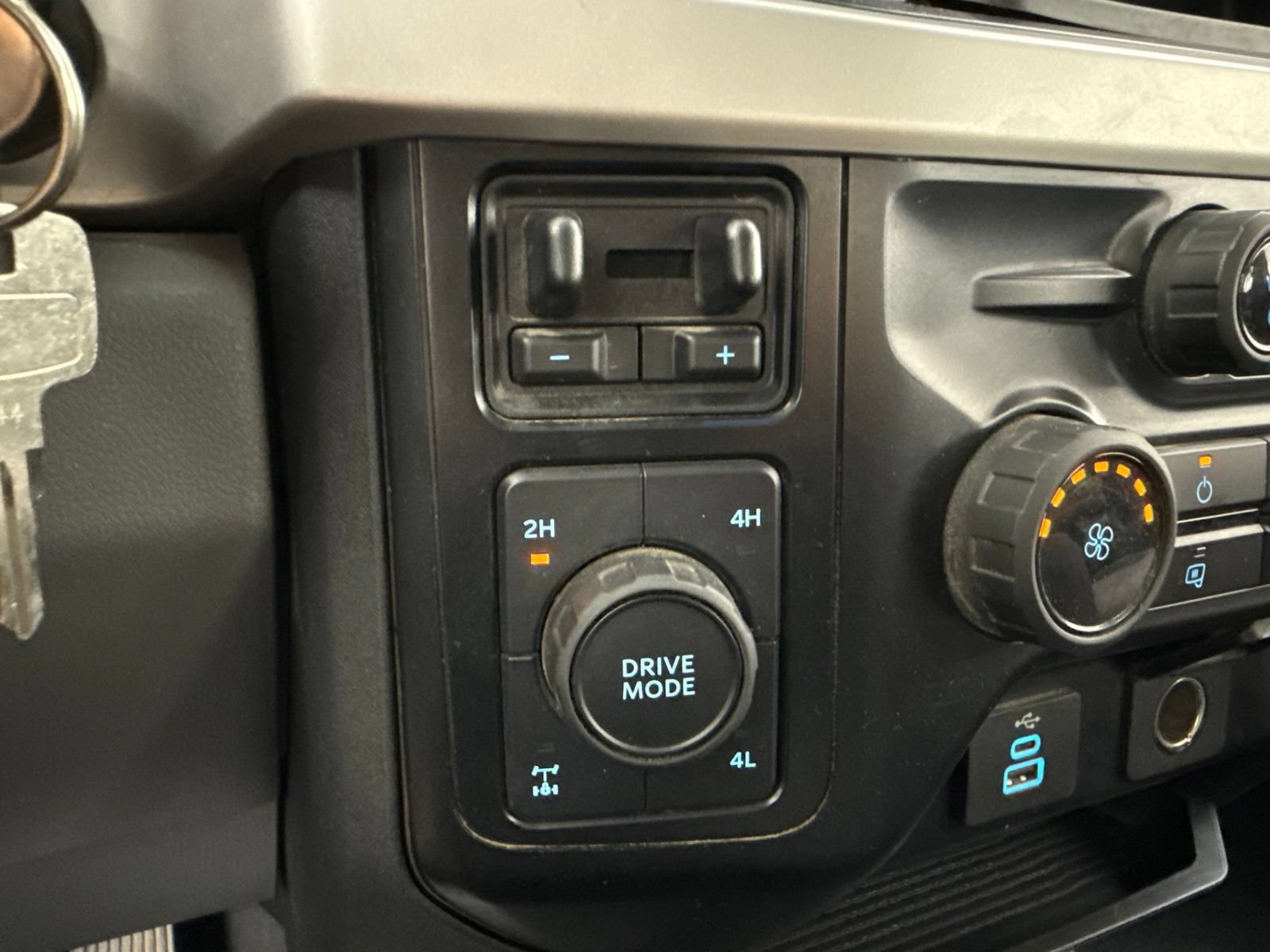 Used 2023 Ford F250 XL w/ STX Appearance Package AWD/4WD image 22