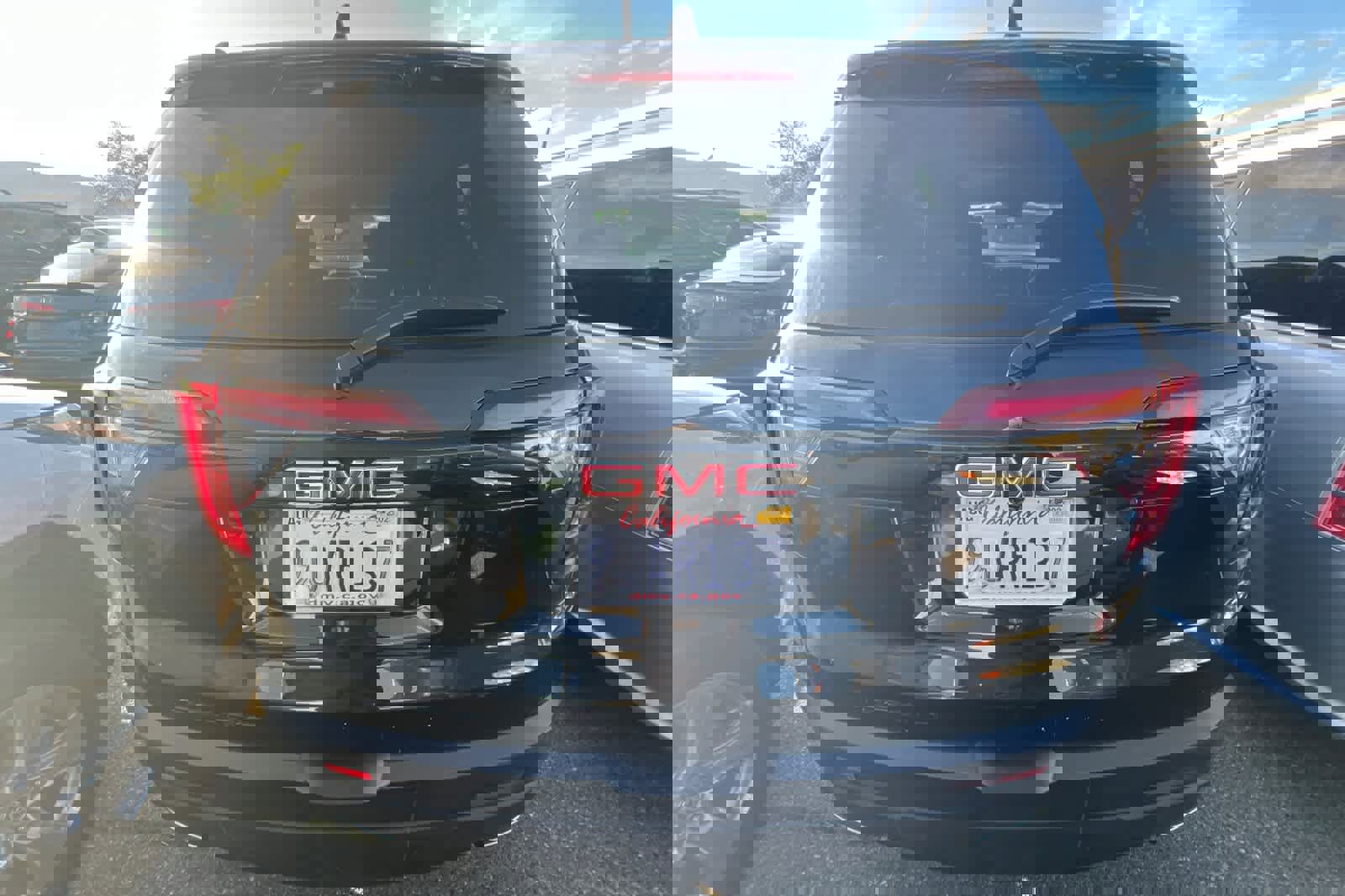 Used 2023 GMC Acadia SLE w/ Elevation Edition image 5