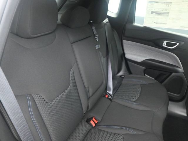 Used 2025 Jeep Compass Sport w/ Mopar Graphics Package AWD/4WD image 16