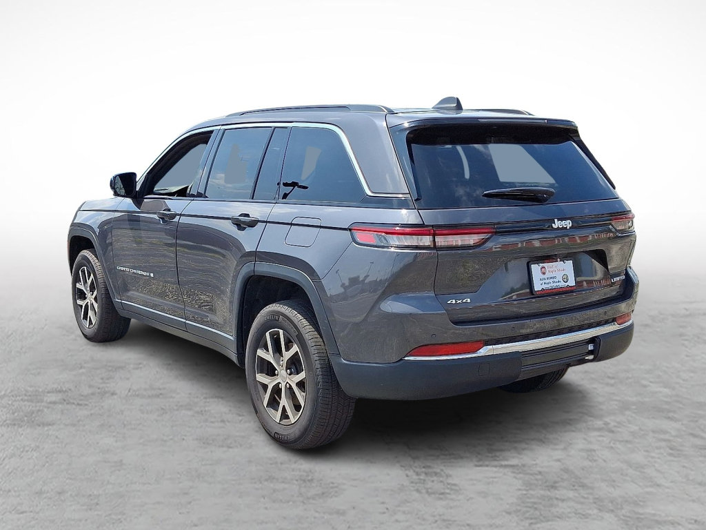 Used 2024 Jeep Grand Cherokee Limited image 3