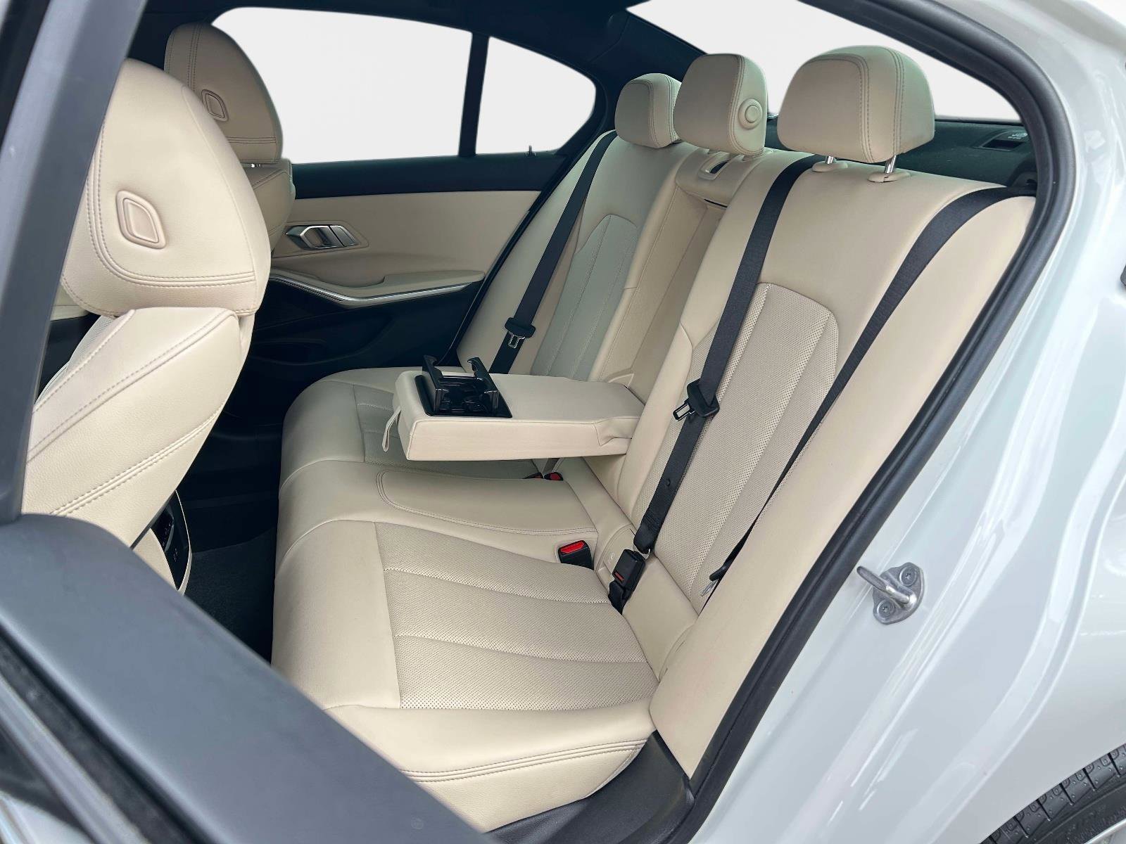 Used 2023 BMW 330i Sedan w/ Premium Package image 8