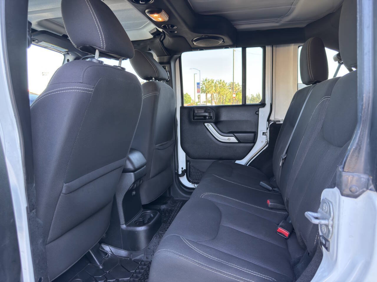 Used 2014 Jeep Wrangler Unlimited Rubicon w/ Connectivity Group AWD/4WD image 11