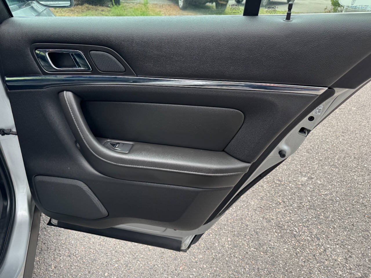 Used 2013 Lincoln MKS FWD image 40