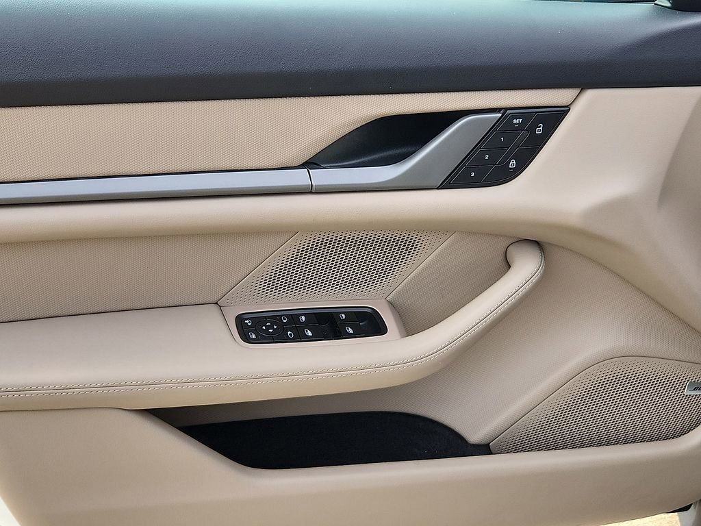 Used 2025 Porsche Taycan image 13