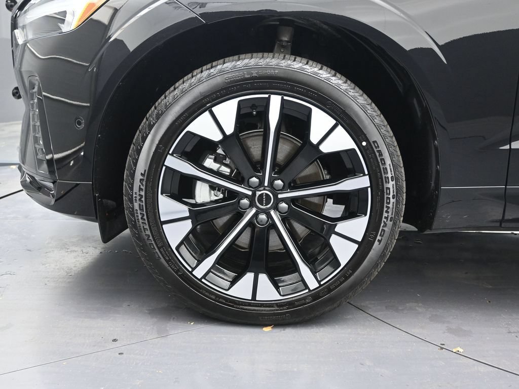 New 2026 Volvo XC60 B5 Plus AWD/4WD image 9