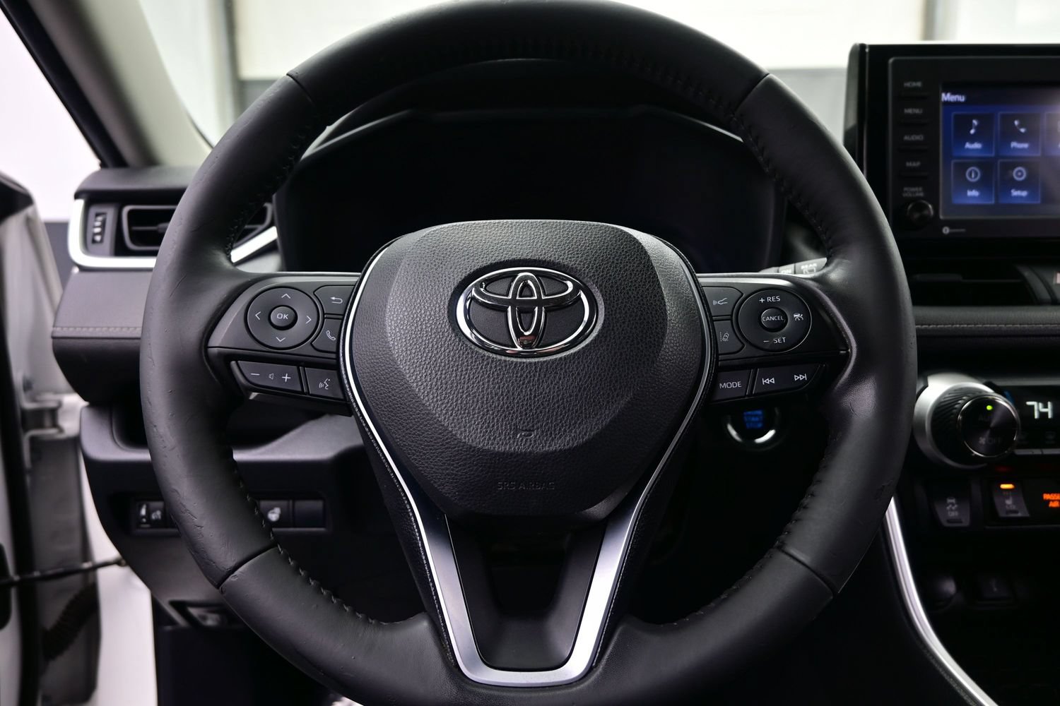 Used 2020 Toyota RAV4 XLE w/ XLE Grade Weather Package AWD/4WD image 23
