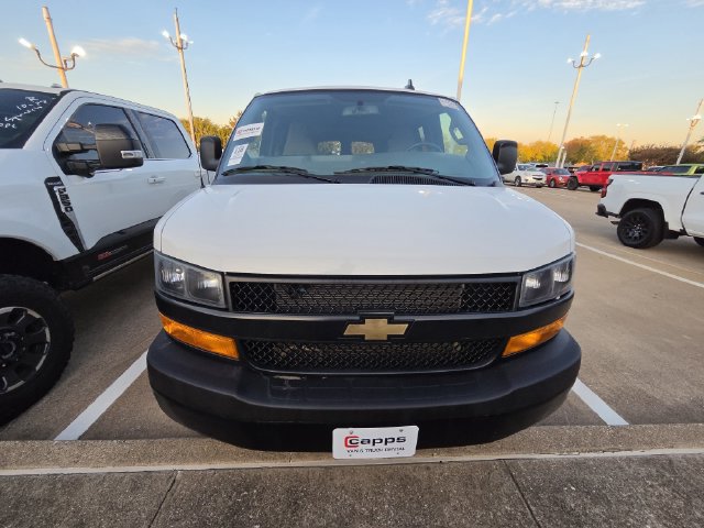 Used 2025 Chevrolet Express 3500 LS RWD image 2