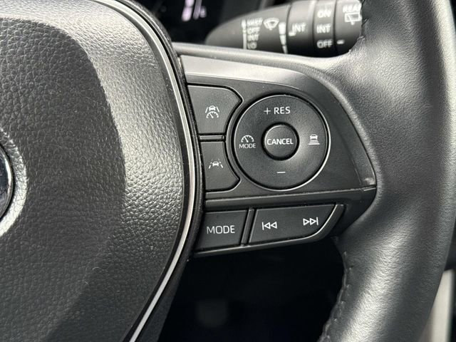 Used 2025 Toyota Corolla Cross XLE image 23