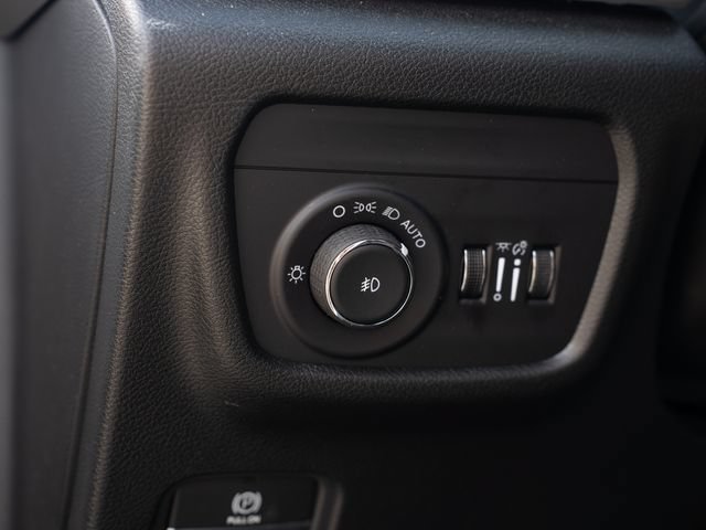 Used 2024 Jeep Grand Cherokee Limited w/ Black Appearance Package AWD/4WD image 30