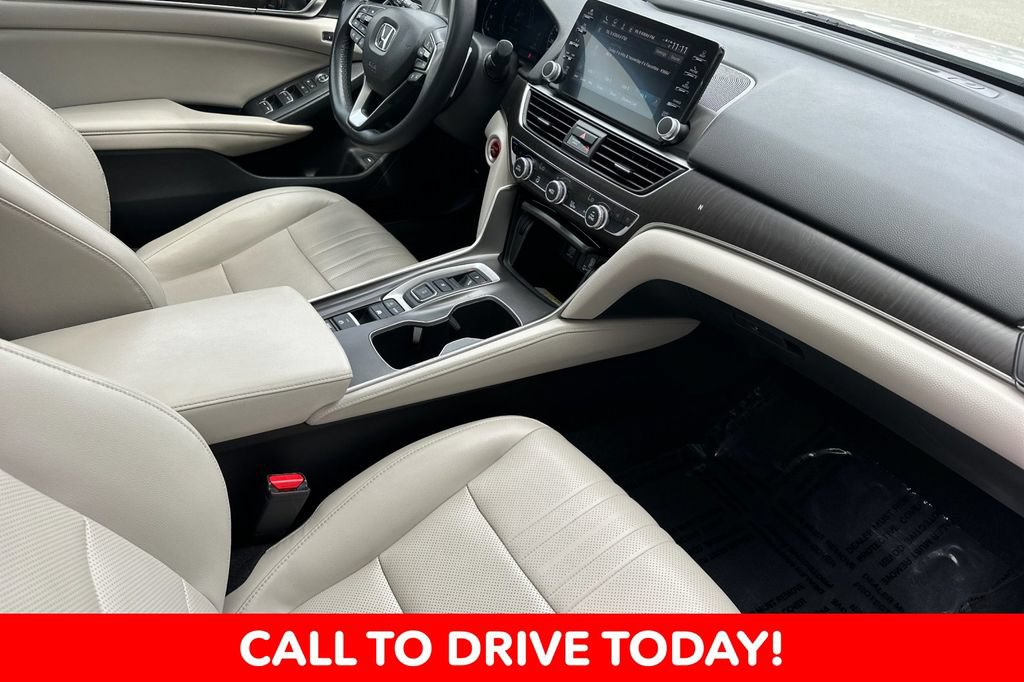 Used 2018 Honda Accord Touring image 14