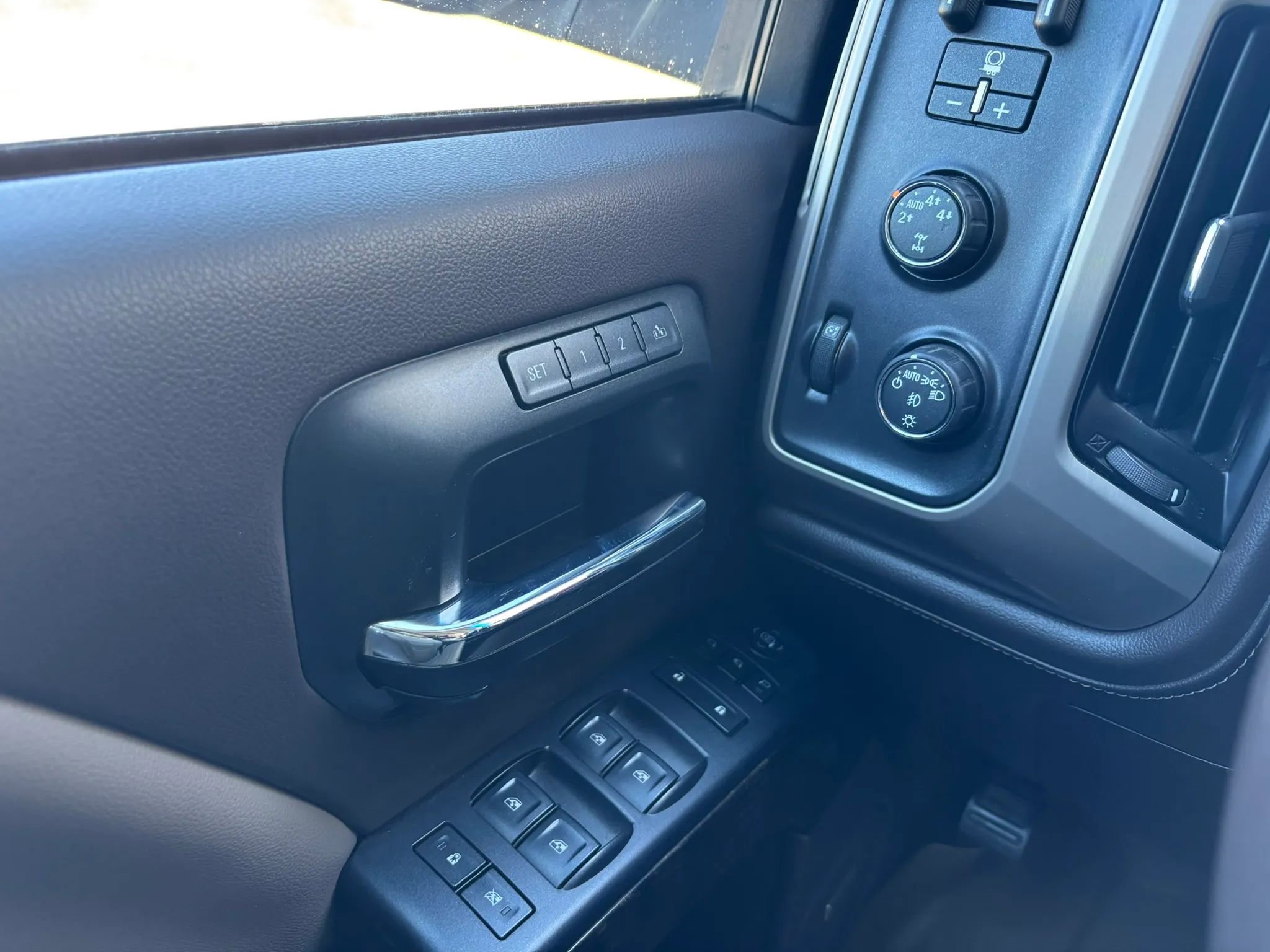 Used 2016 GMC Sierra 1500 Denali w/ Enhanced Driver Alert Package image 15