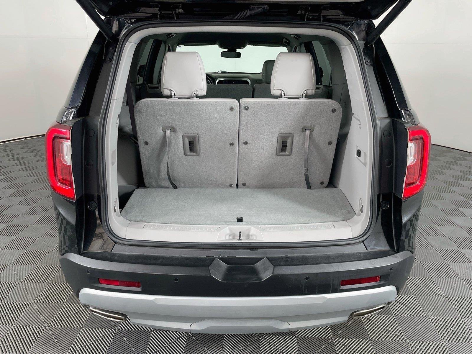 Used 2021 GMC Acadia SLT w/ LPO, Floor Liner Package FWD image 30