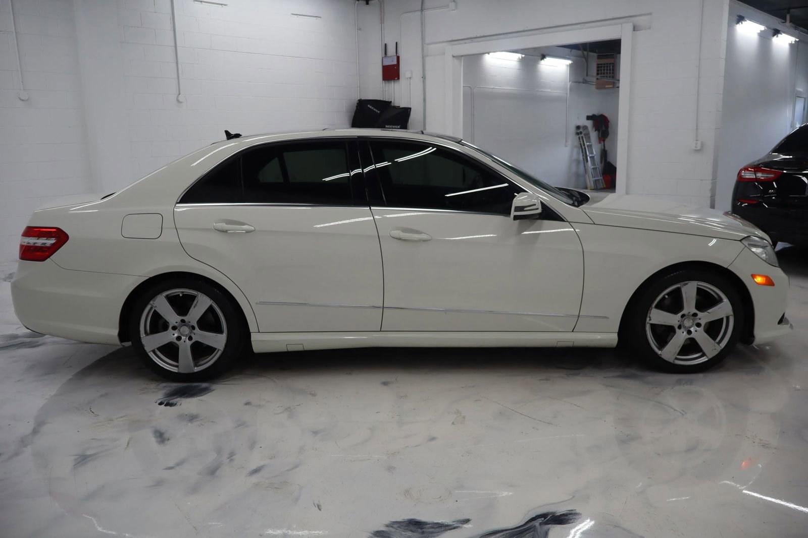 Used 2010 Mercedes-Benz E 350 E 350 4MATIC Sedan 4D image 8