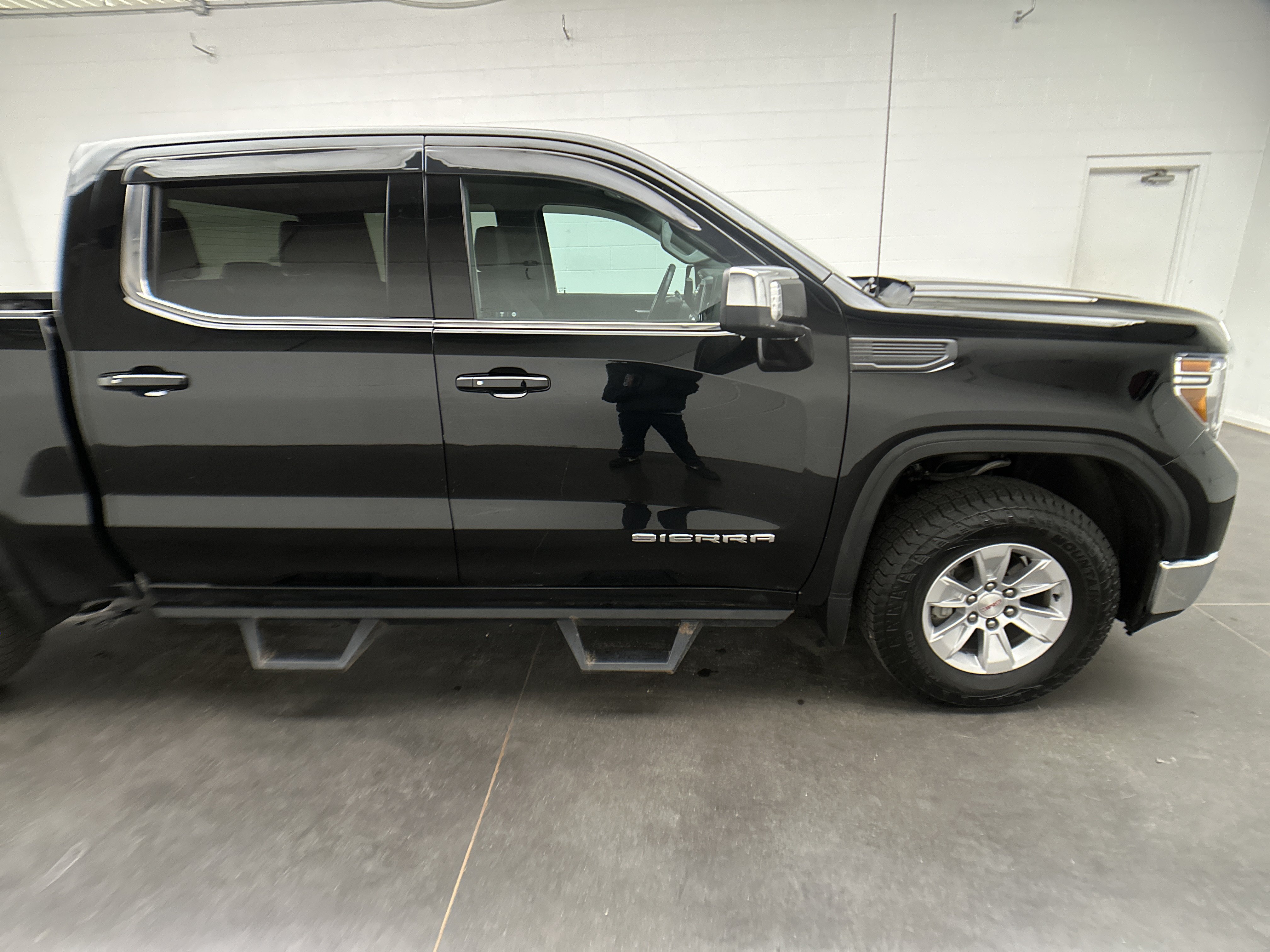 Used 2019 GMC Sierra 1500 SLE w/ SLE Convenience Package AWD/4WD image 11