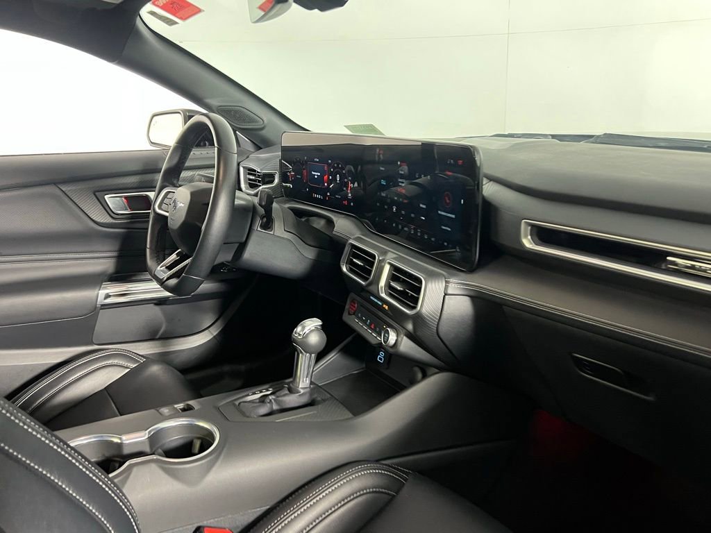 Used 2025 Ford Mustang Premium image 26