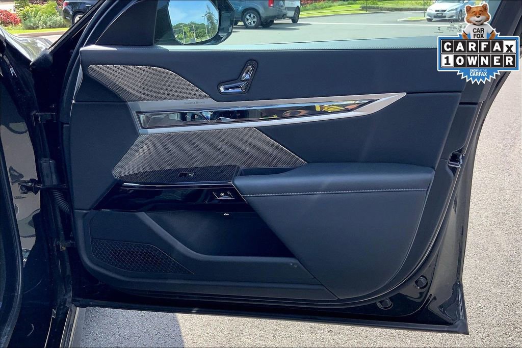 Used 2023 BMW 740i image 22