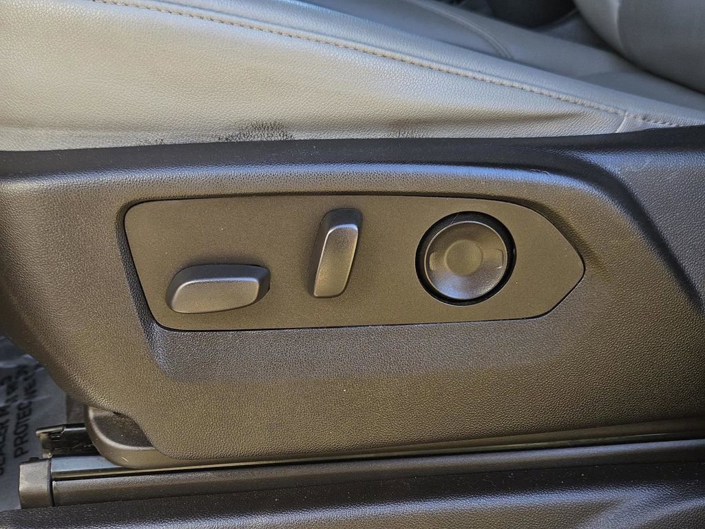 Used 2022 Chevrolet Tahoe LT w/ Luxury Package image 14