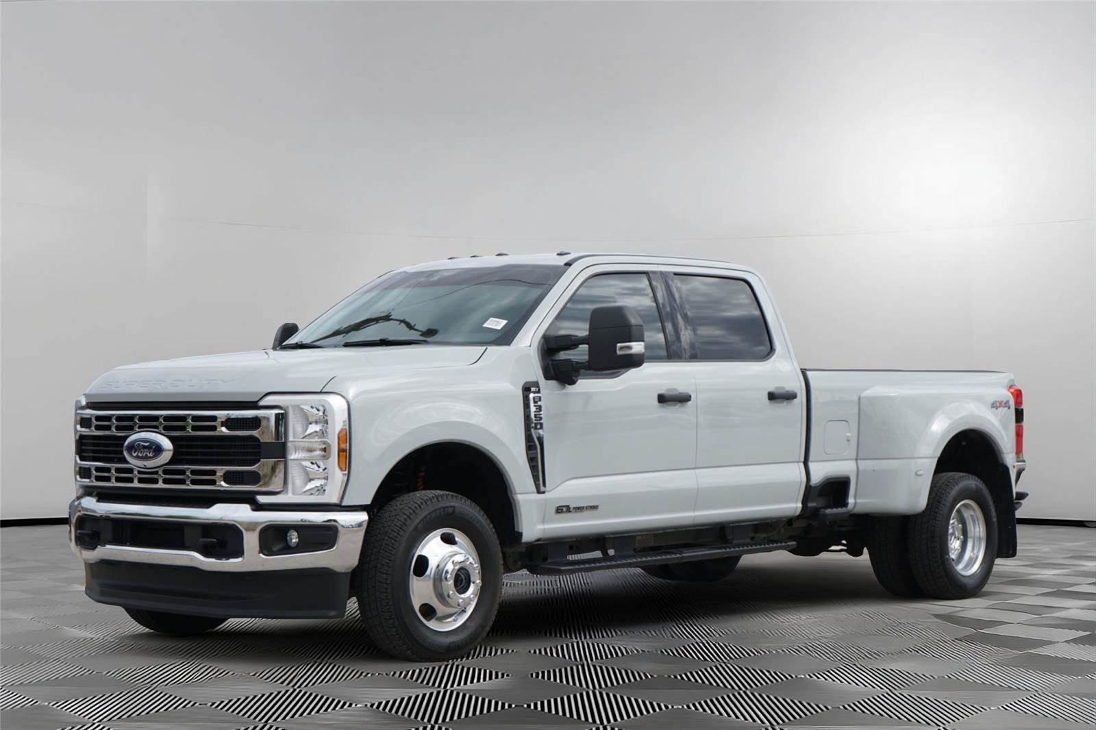 Used 2025 Ford F350 XLT w/ 360-Degree Camera Package AWD/4WD image 8