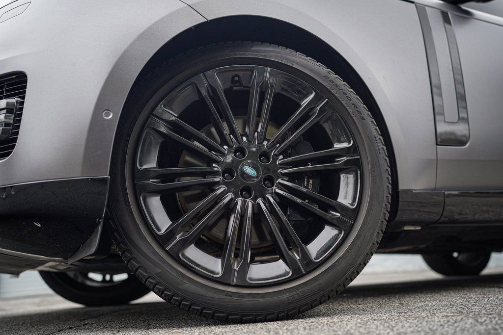 Used 2022 Land Rover Range Rover Long Wheelbase SE image 19