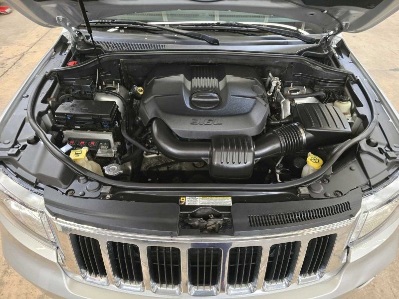 Used 2011 Jeep Grand Cherokee Laredo AWD/4WD image 11