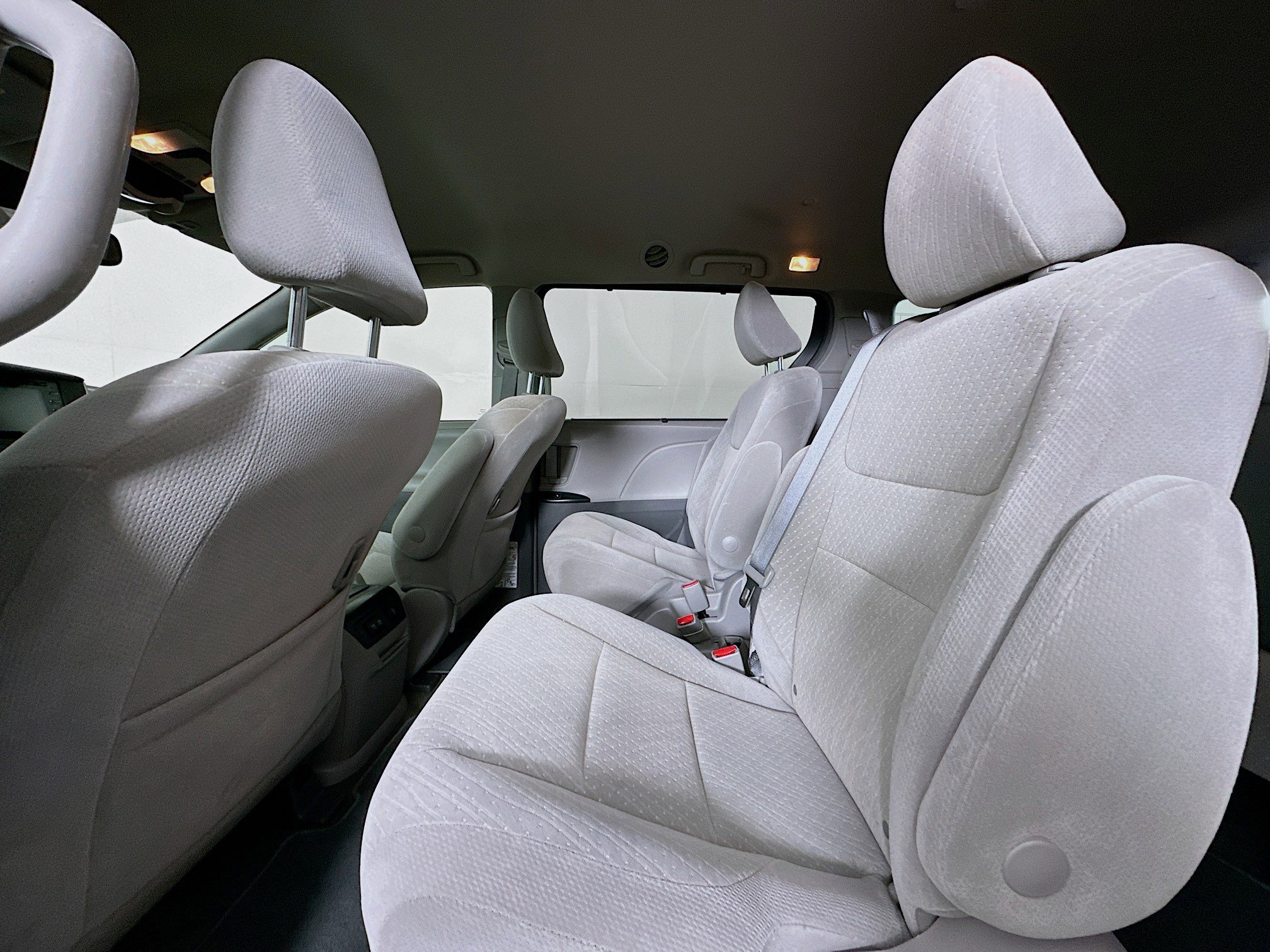 Used 2018 Toyota Sienna LE FWD image 26