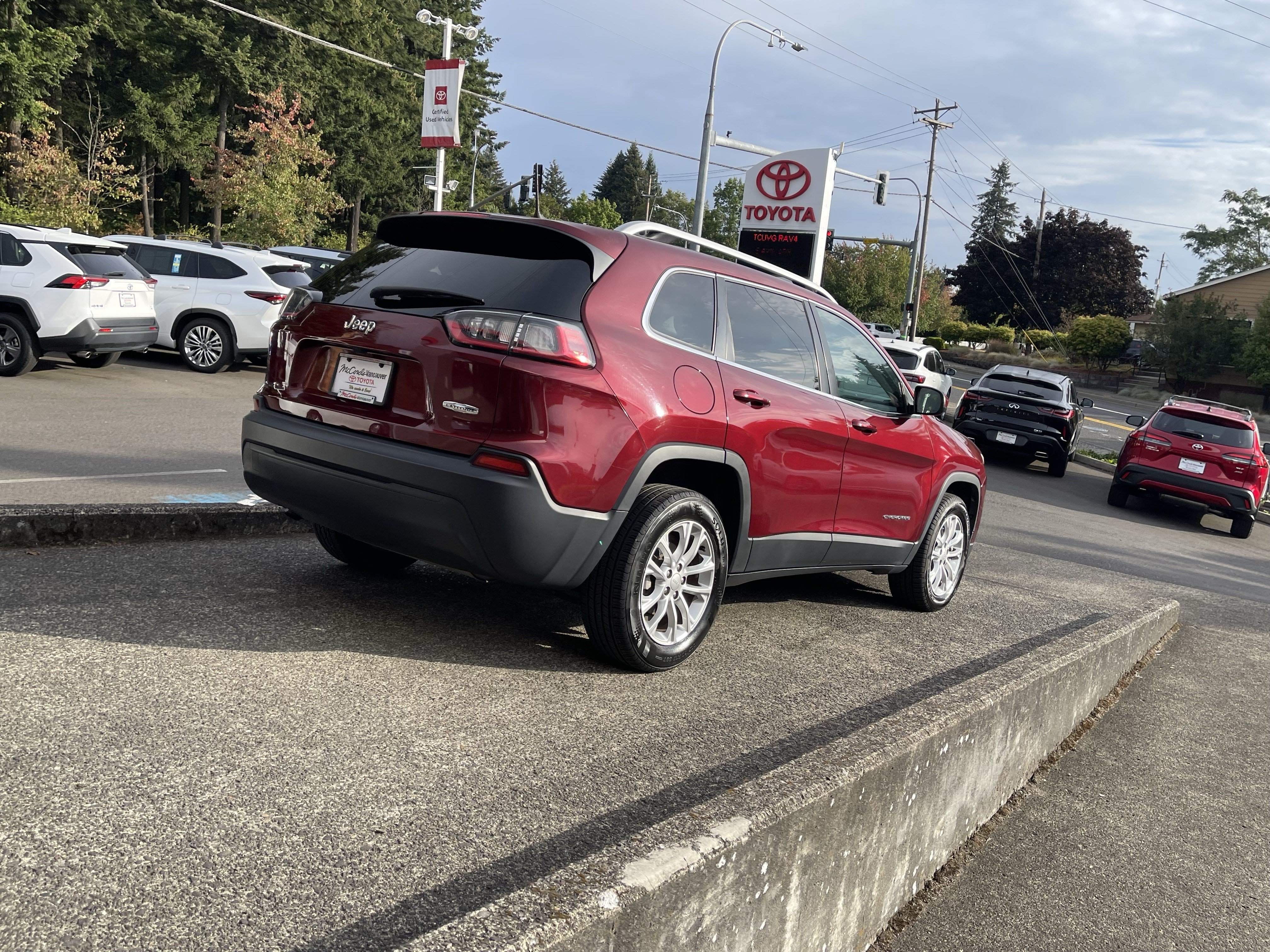 Used 2019 Jeep Cherokee Latitude w/ Popular Appearance Group FWD image 7