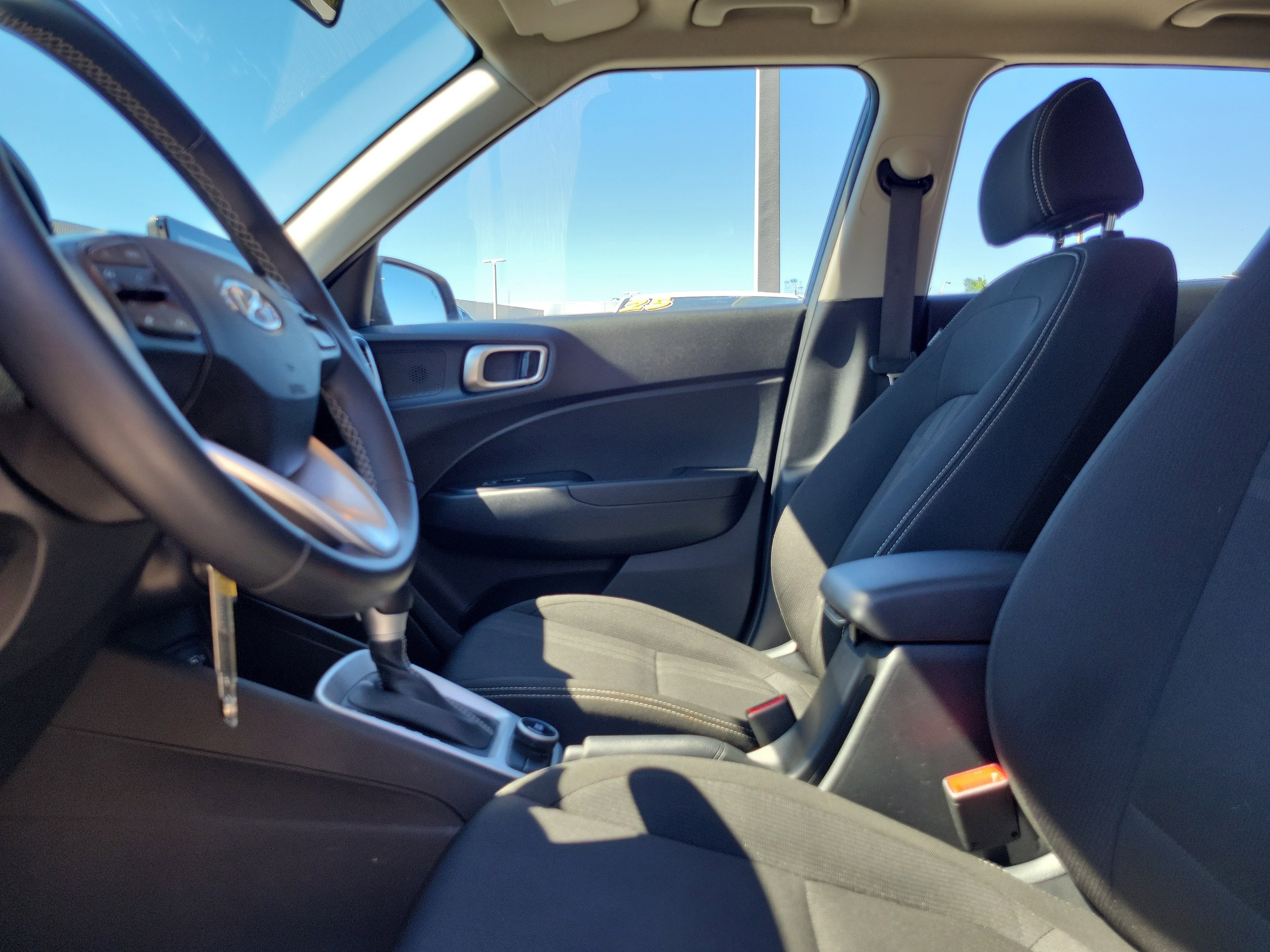 Used 2022 Hyundai Venue SEL FWD image 11