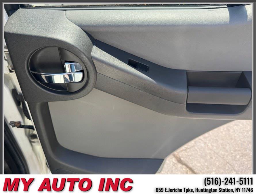 Used 2015 Nissan Xterra 4WD image 28