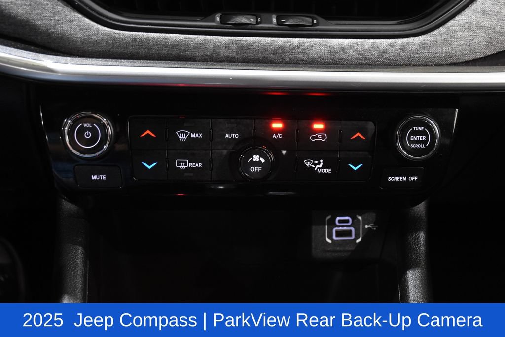 Used 2025 Jeep Compass Latitude w/ Sun & Sound Group AWD/4WD image 21
