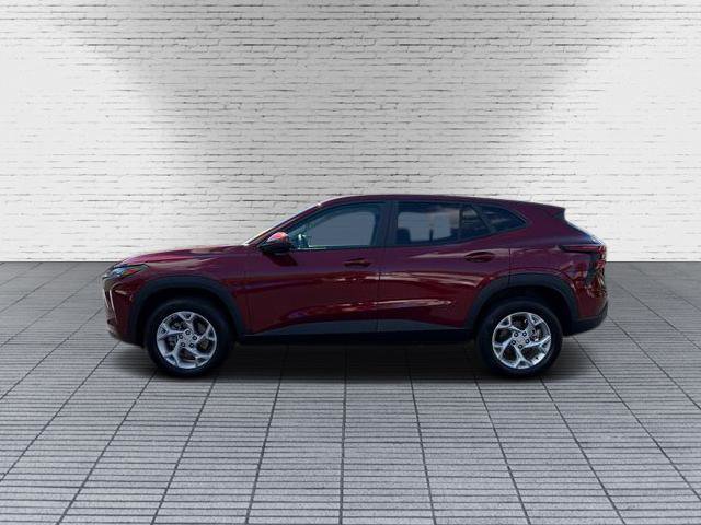 Used 2024 Chevrolet Trax LS w/ LS Convenience Package image 2