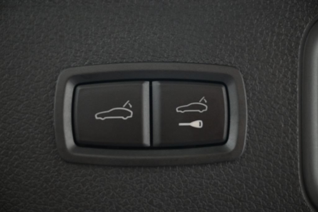 Certified 2026 Porsche Macan AWD/4WD image 24