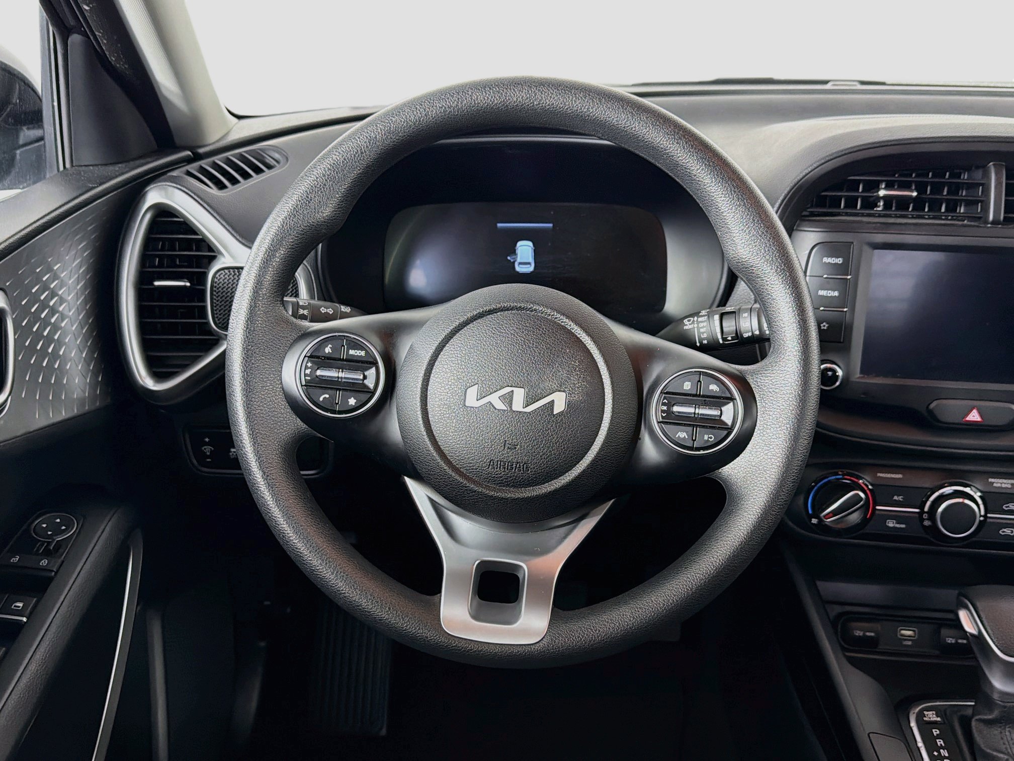 Used 2025 Kia Soul LX w/ LX Technology Package FWD image 18