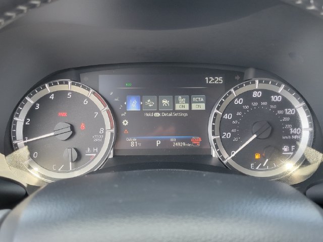 Used 2025 Toyota Highlander LE FWD image 9