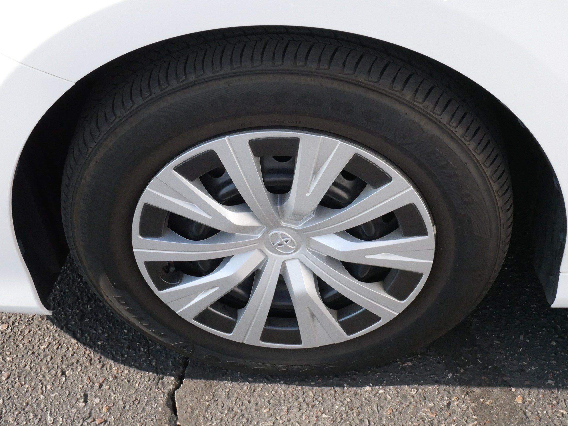 Used 2019 Toyota Camry LE FWD image 15