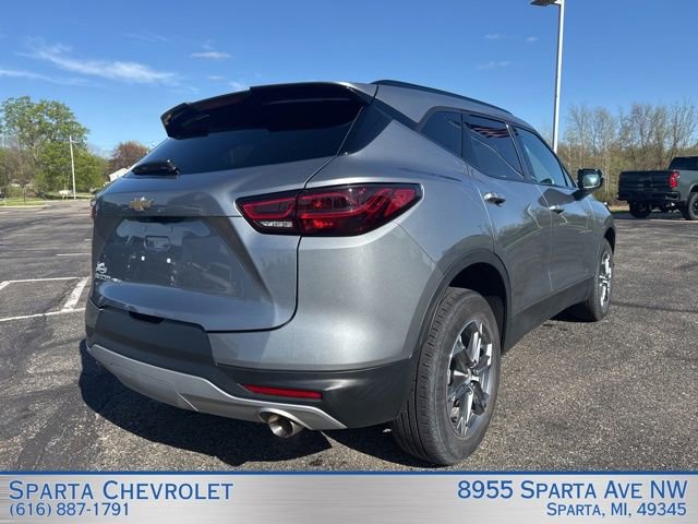 Used 2024 Chevrolet Blazer LT AWD/4WD image 3