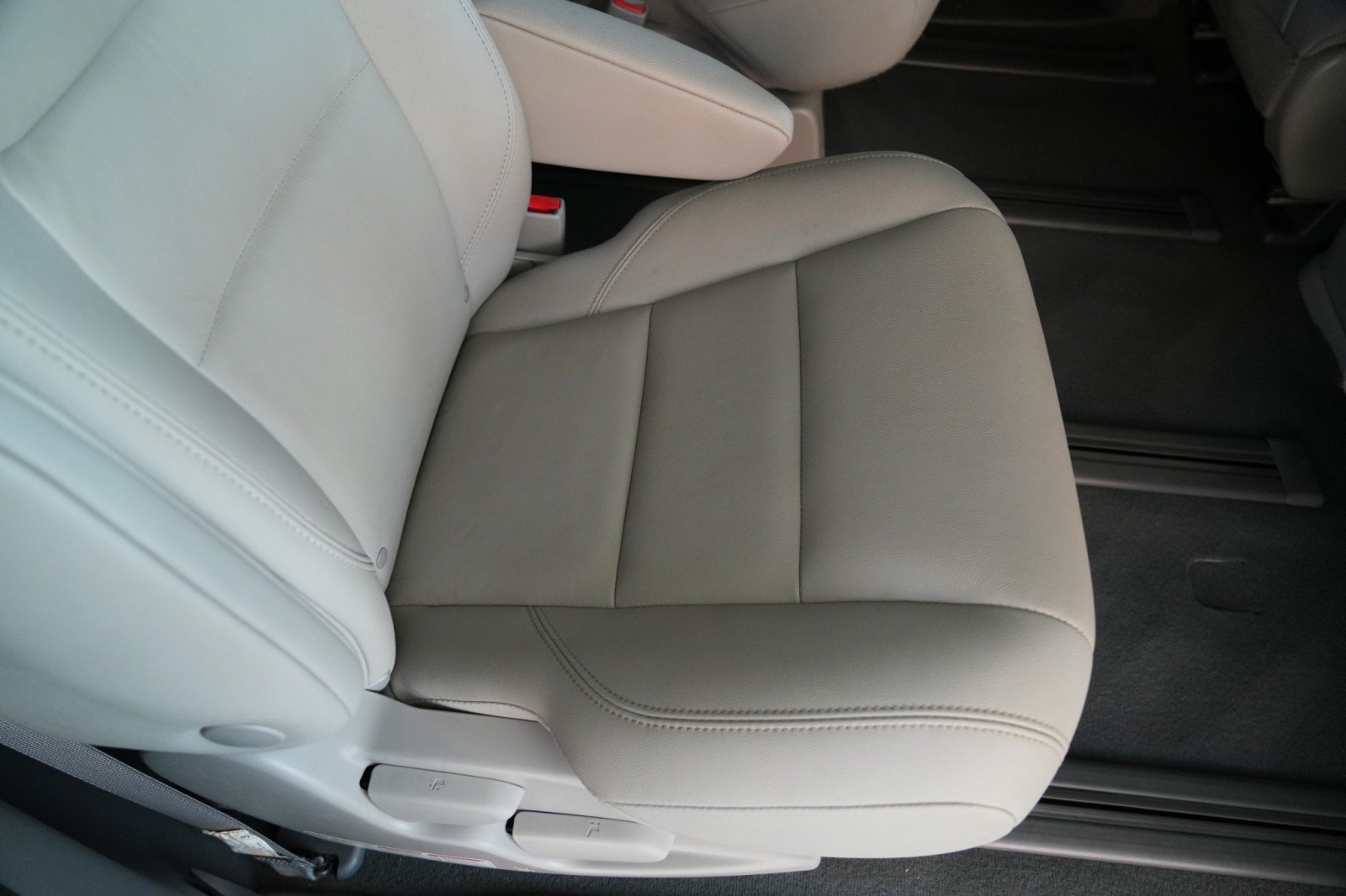 Used 2020 Toyota Sienna XLE Premium AWD/4WD image 35
