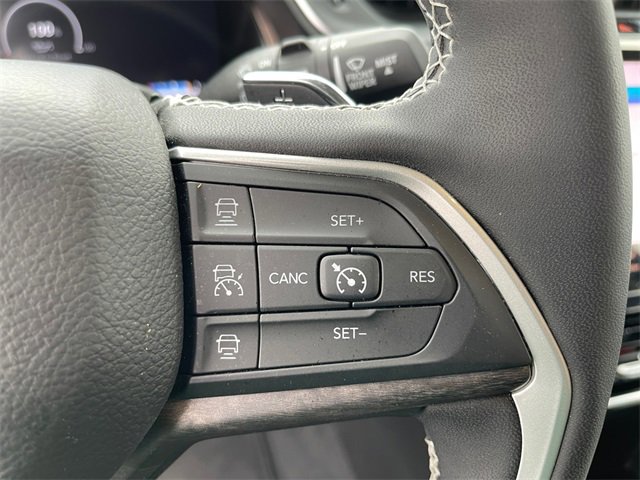 Used 2023 Jeep Grand Cherokee Limited image 32