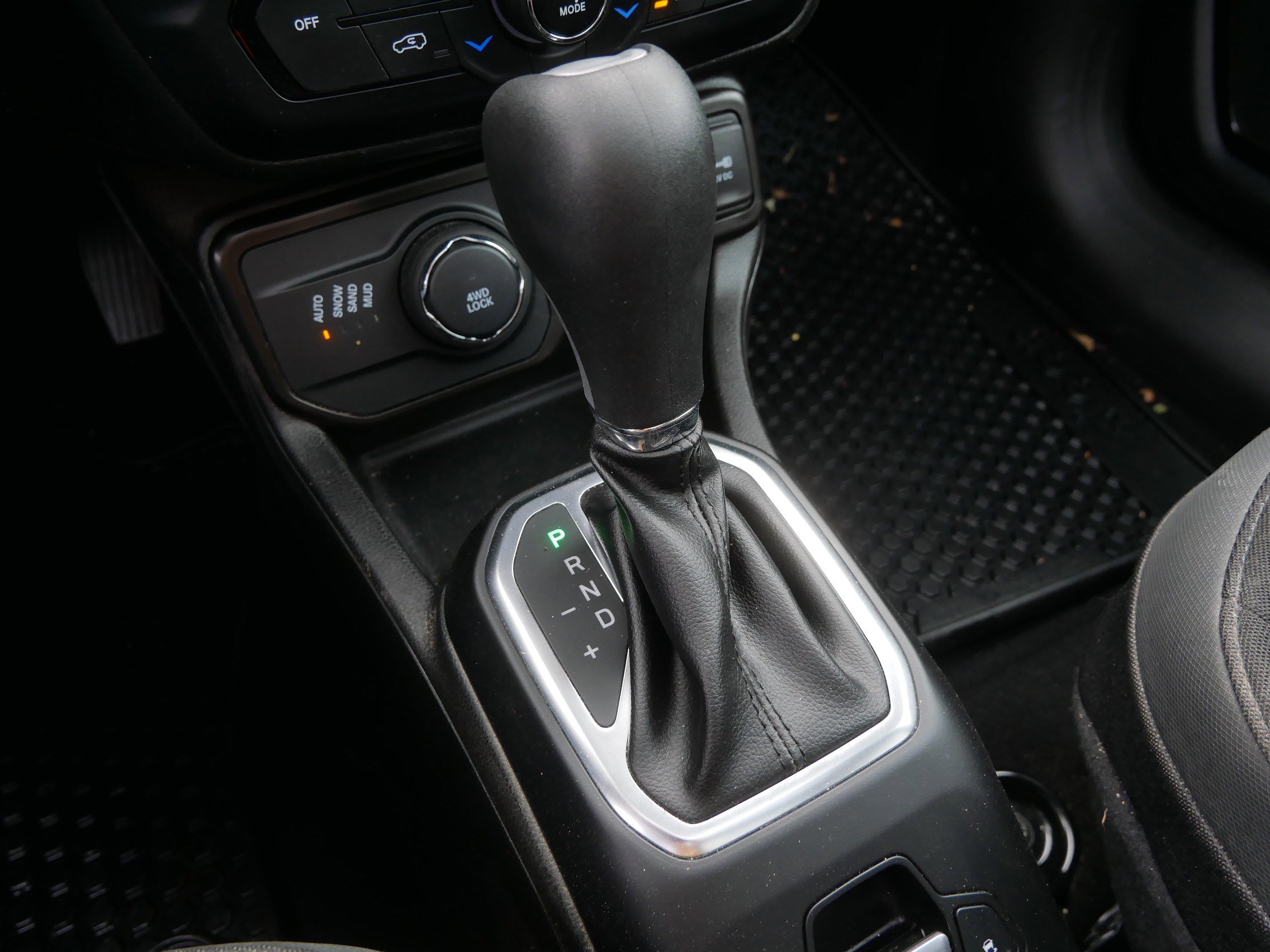 Used 2023 Jeep Renegade Altitude w/ Sun/Sound Group AWD/4WD image 28