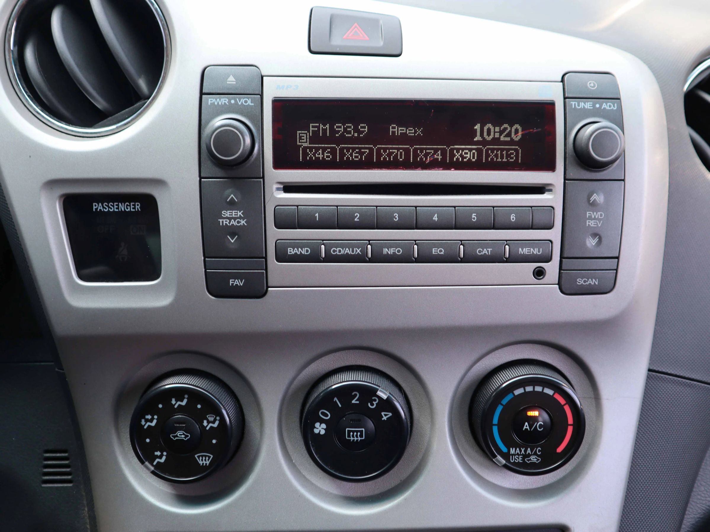 Used 2010 Pontiac Vibe w/ Preferred Package image 16