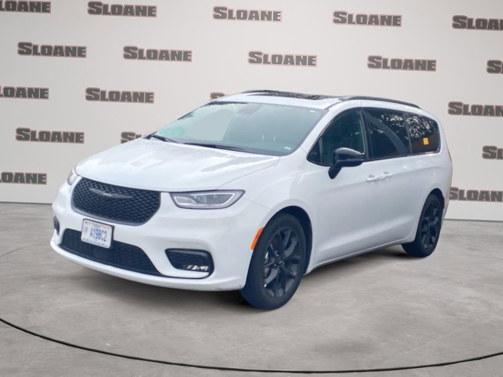 Used 2025 Chrysler Pacifica Limited image 1