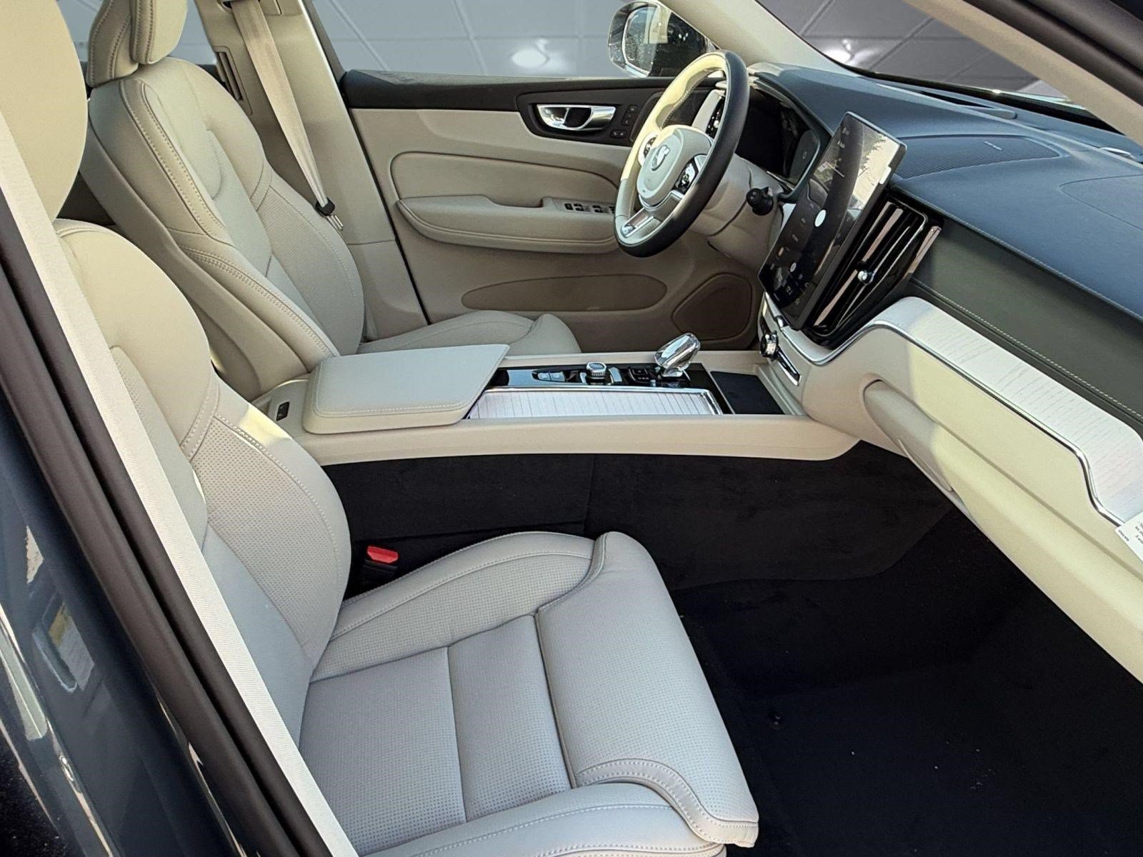 New 2026 Volvo XC60 T8 Ultra w/ Climate Package AWD/4WD image 25